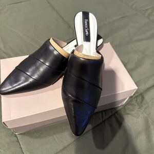 Ozlana Elegant Black Leather Mules